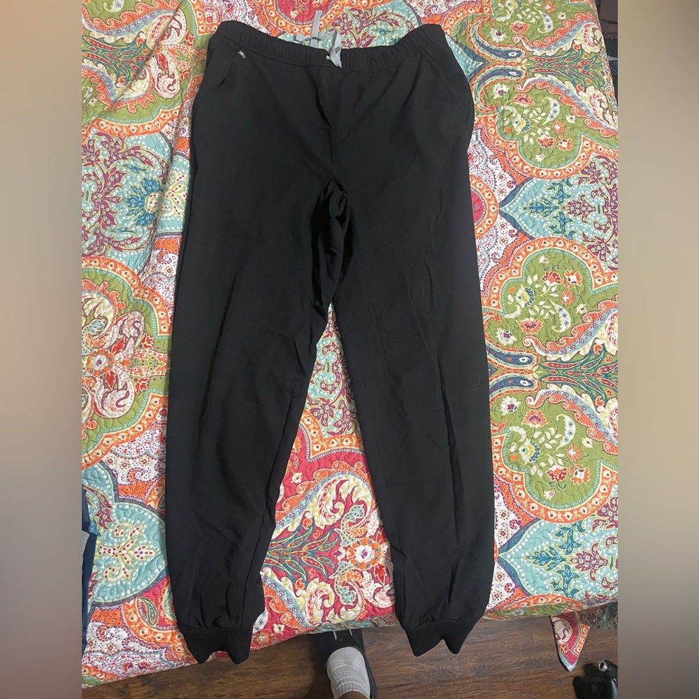 Figs Jogger style scrub bottom